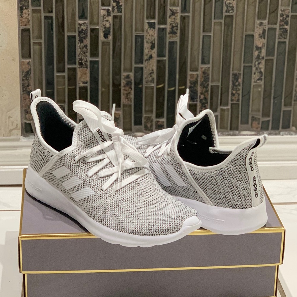 NWT Adidas Cloud Foam sneaker